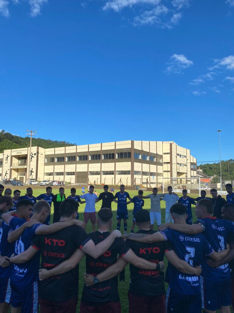 Com requintes de crueldade, Gramadense garante vaga na final e o acesso nos pênaltis