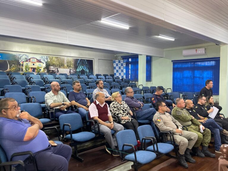 Vereadores recebem MOCOVI e Forças Policiais para discussão sobre Emendas Impositivas para 2025 