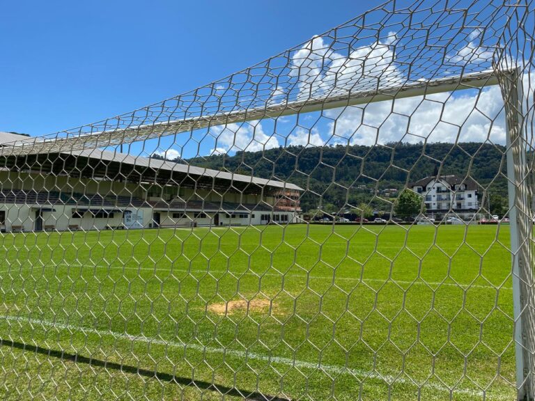A última partida de futebol do ano em Gramado