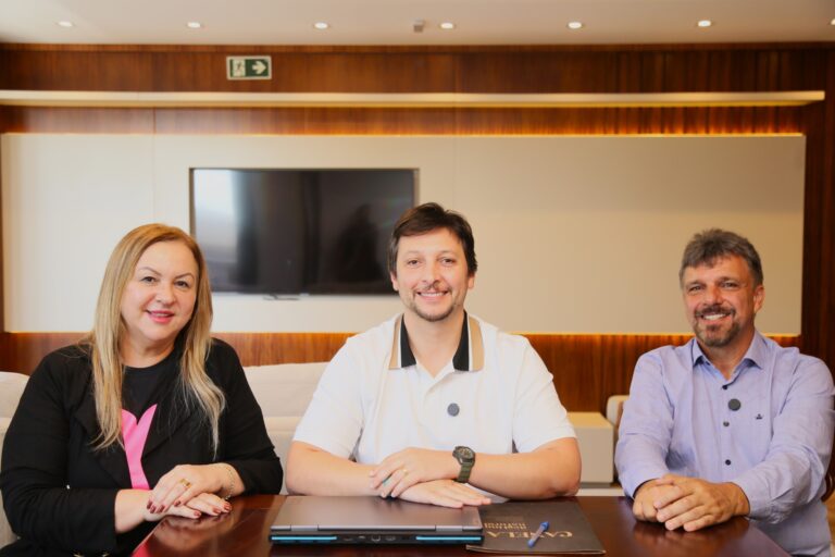 Gilberto Cezar anuncia novo secretário de Saúde e a Gestora do HCC