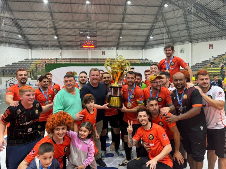 FOTOS: Futsal gramadense em laranja e preto