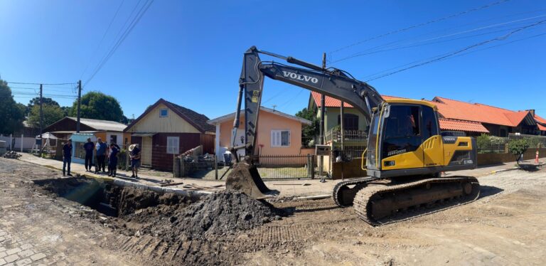 Vereador Jone Wulff fiscaliza Obras de Drenagem no bairro Boeira 