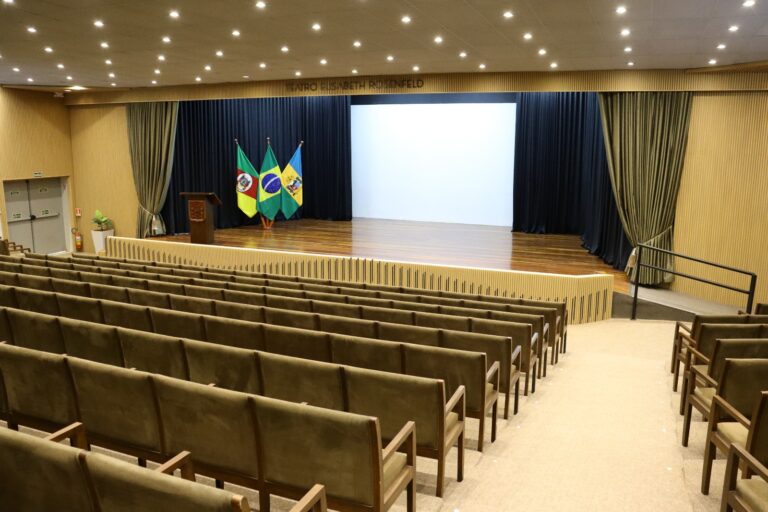 Teatro Elisabeth Rosenfeld é reaberto em espaço totalmente reformado e moderno