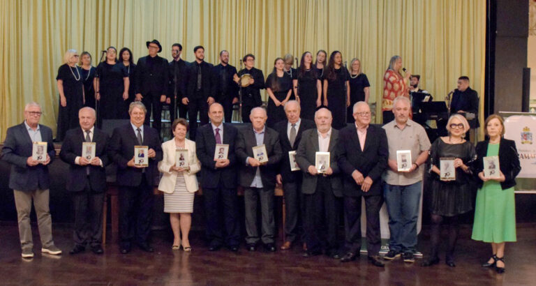 Prefeitura entrega condecorações e títulos honoríficos para empresas e personalidades de Gramado