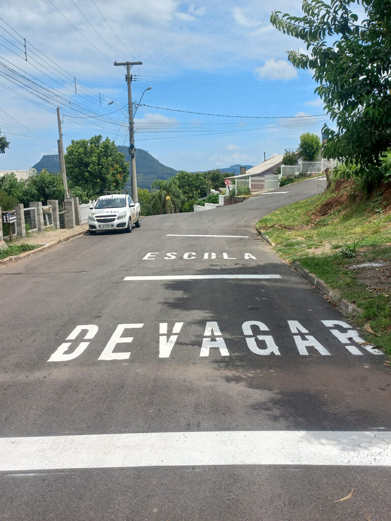 Projeto “Escolas Mais Seguras” intensifica melhorias na sinalização viária