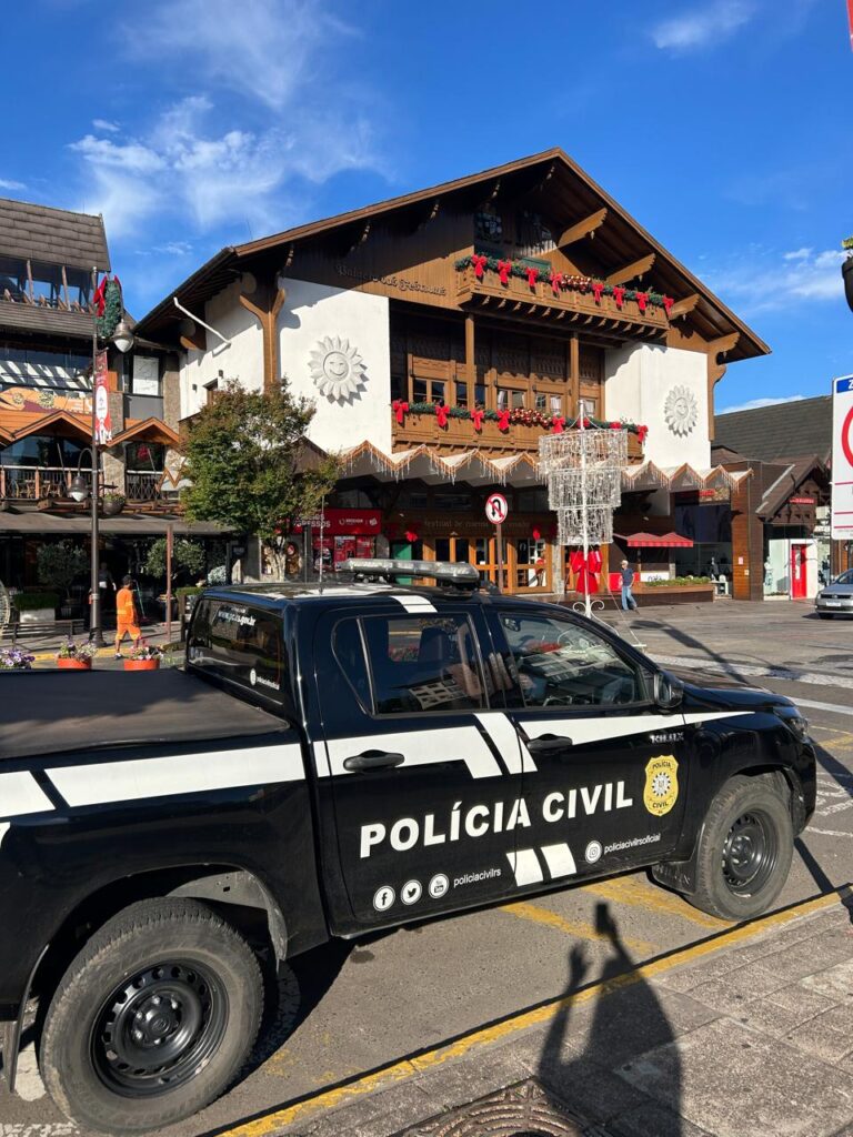 Polícia Civil realiza operação contra fraudes no turismo em Gramado e Canela e 12 pessoas são presas