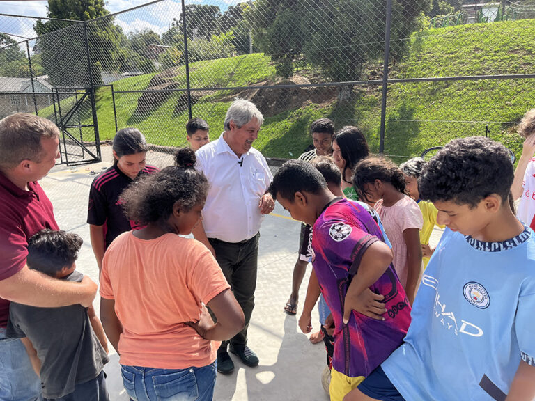 Comunidade da Várzea Grande comemora melhorias na Praça da Miss