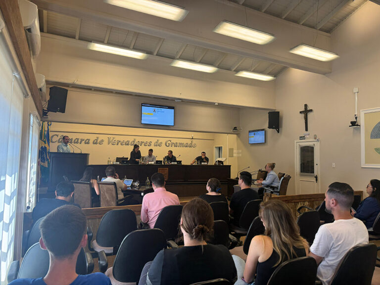 Câmara de Vereadores de Gramado aprova cinco projetos em sessão extraordinária
