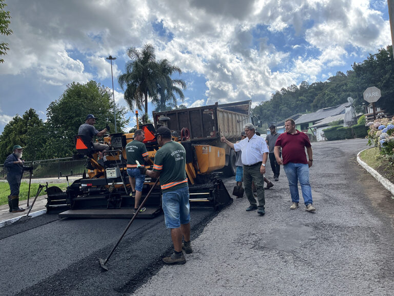 Ruas da Várzea Grande recebem recapeamento e melhorias