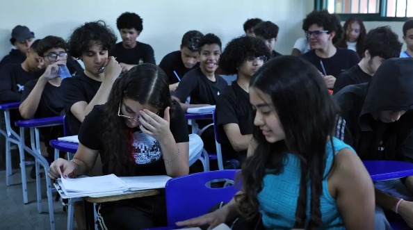Pé-de-Meia será depositado na conta de alunos a partir de terça-feira