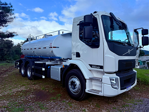 São Chico recebe caminhão-pipa para atender localidades que sofrem com a seca