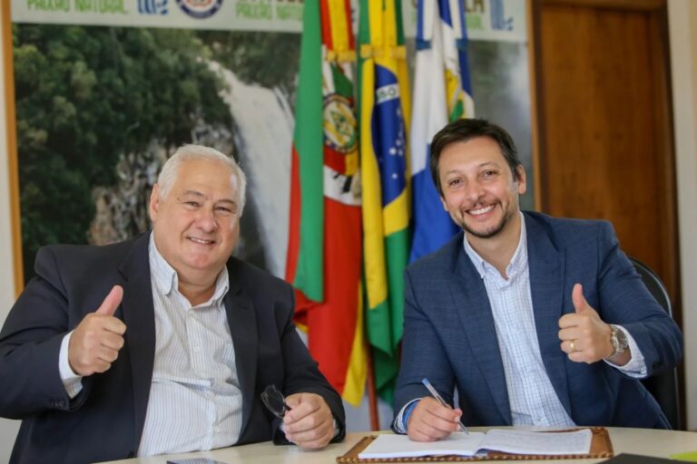 Prefeito Gilberto Cezar viaja a Brasília e transmite cargo ao vice Tolão