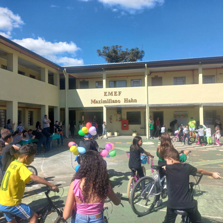 Maximiliano Hahn comemora 39 anos com passeio ciclístico