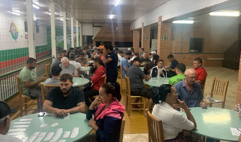 Terceira rodada do Campeonato de Canastra acontece nesta terça-feira