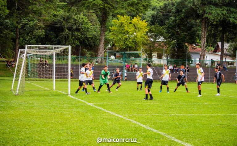 FOTOS: Em avaliação de escolinha de Canela, atletas são aprovados no Grêmio