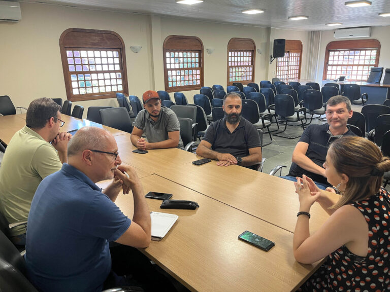 Executivo atualiza Associação de Moradores do Loteamento Orlandi sobre monitoramento na área afetada pelos eventos climáticos