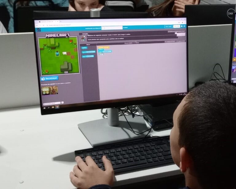 Projeto de robótica movimenta a EMEF Mosés Bezzi