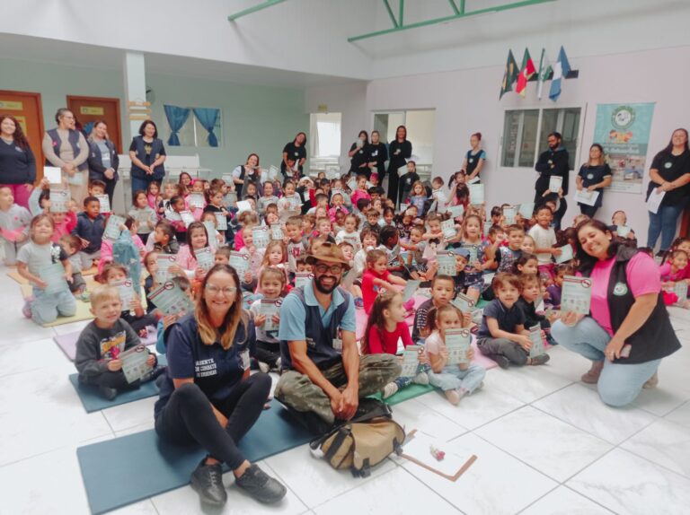 Agentes de Saúde realizam palestra sobre combate à dengue nas escolas