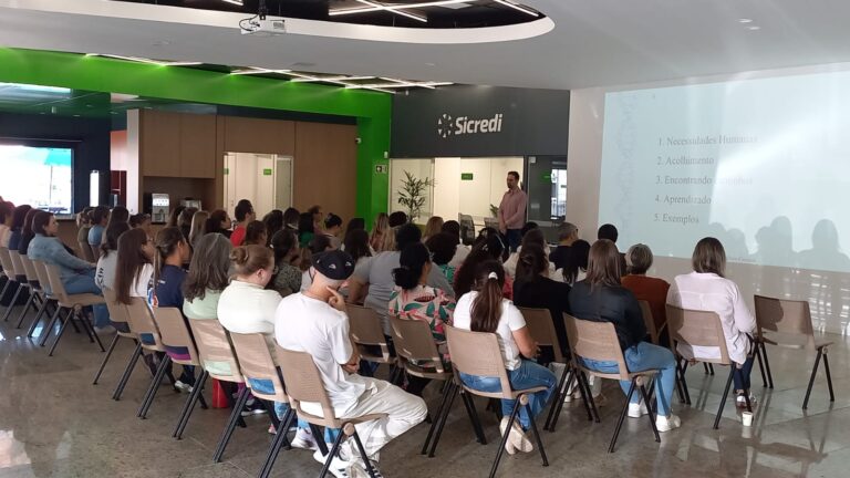 Secretaria de Saúde promove capacitação sobre acolhimento e cuidados na atenção primária