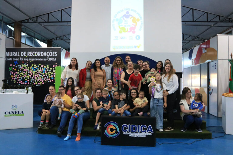 Descontração e integração marcam encontro para pessoas com Down