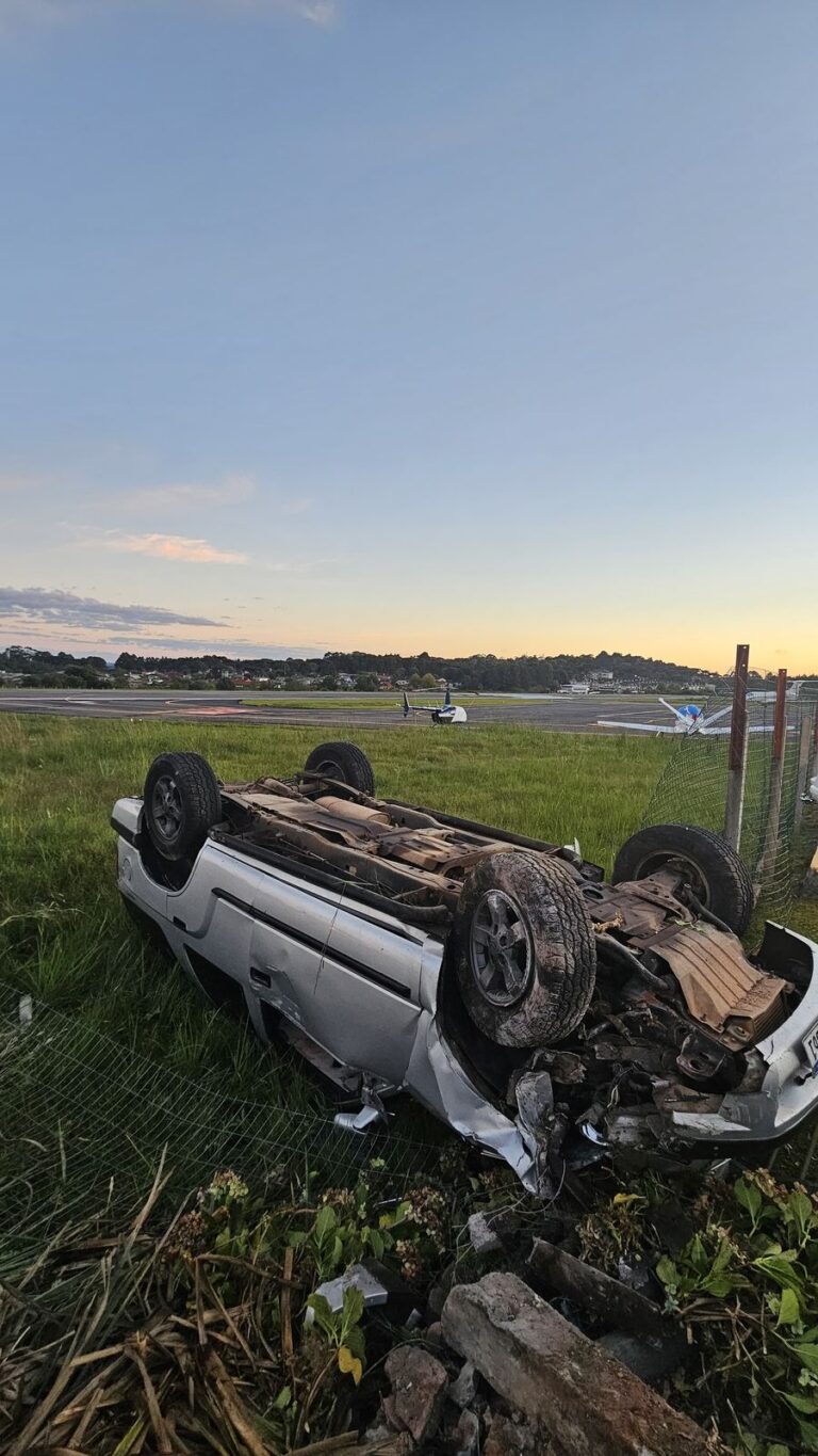 Carro furtado capota  no bairro São José, em Canela