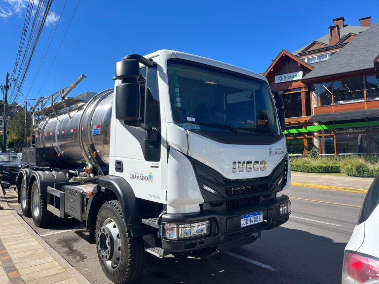 Prefeitura de Gramado adquire novo caminhão-pipa