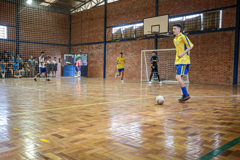 32ª Olimpec continua com disputas no futsal