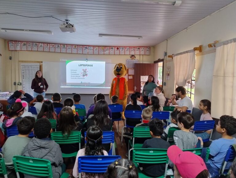 Unidade Móvel de Castração realiza ação no bairro Três Pinheiros