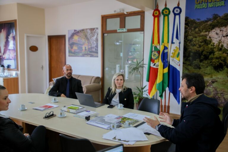 Prefeito de Canela busca melhorias na área da Saúde em parceria com Hospital Moinhos de Vento