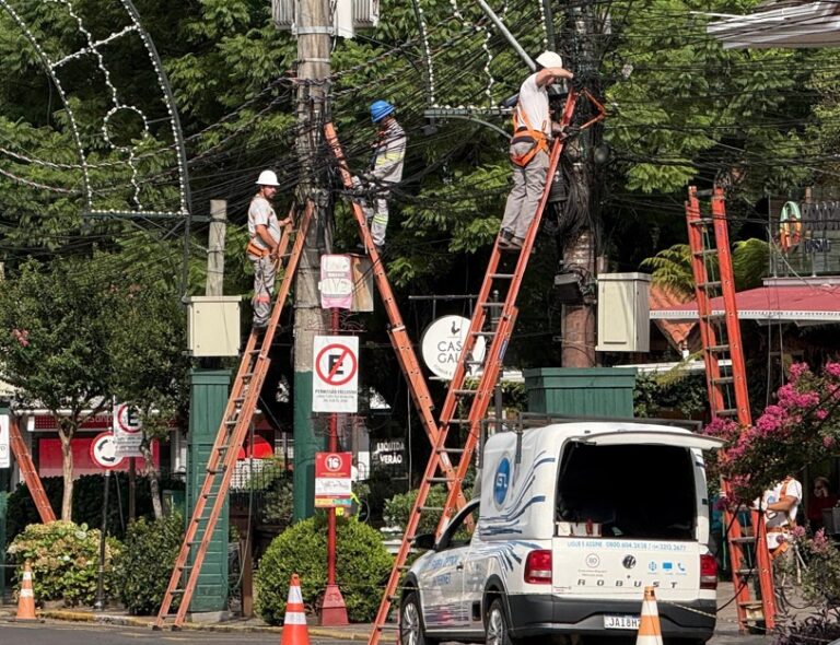 Nova etapa de retirada de fios obsoletos na Av. Borges de Medeiros acontece nesta terça-feira