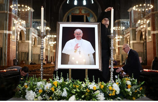 Os próximos passos após a morte do Papa