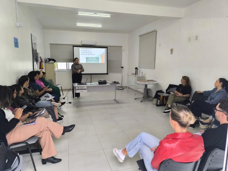 Profissionais de saúde são treinados para avaliação dos pés em pessoas com diabetes