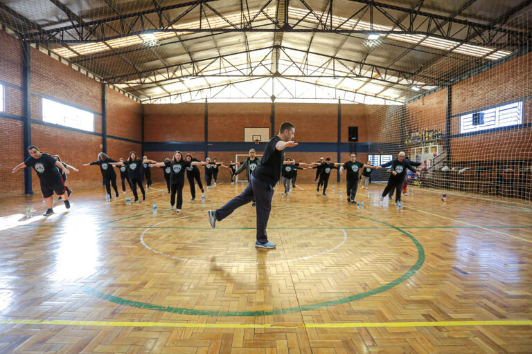 Treino com apoio do SUS beneficia moradores do bairro Leodoro