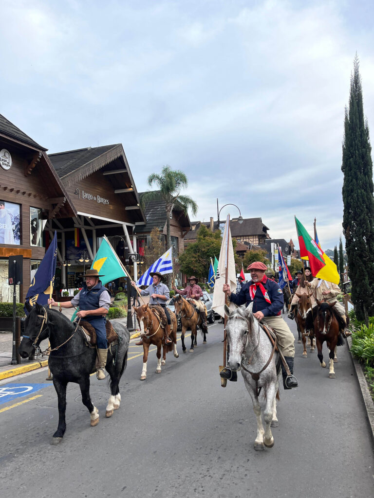 29ª Cavalgada da Serra passou por Gramado celebrando as tradições gaúchas