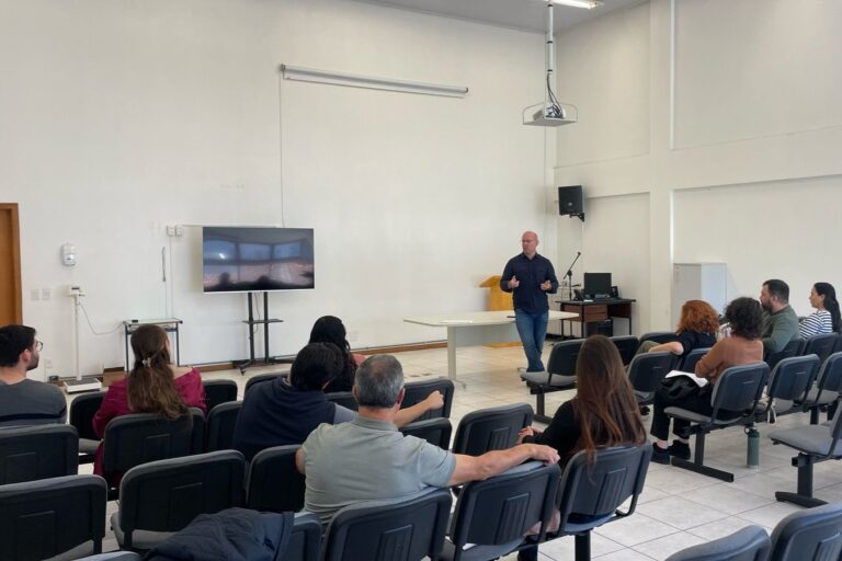 Capacitação médica reforça prevenção ao câncer colorretal