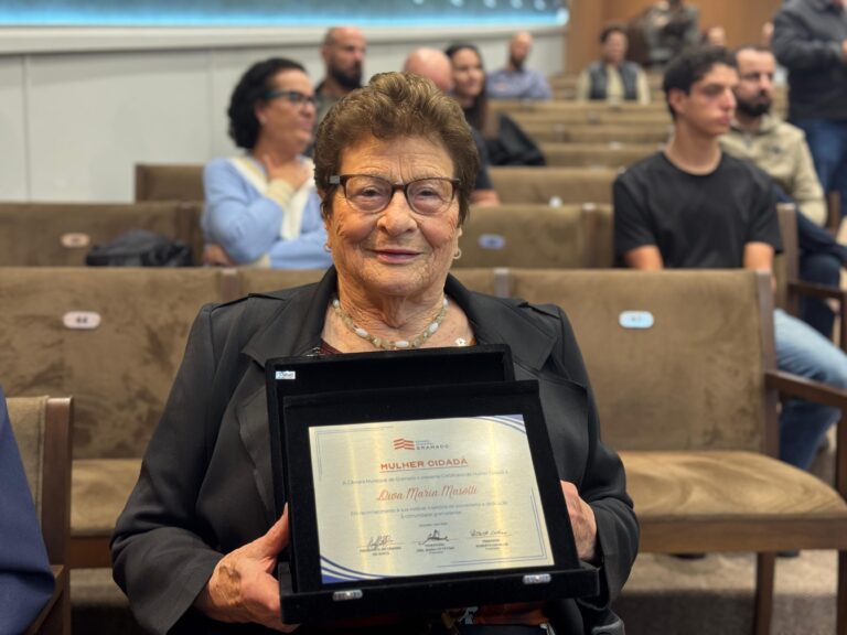 Diva Masotti recebe título de Mulher Cidadã