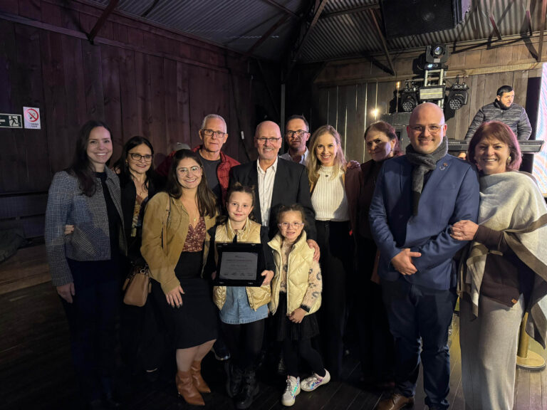 Câmara homenageia Emílio Kunz, fundador da Vinícola Petronius