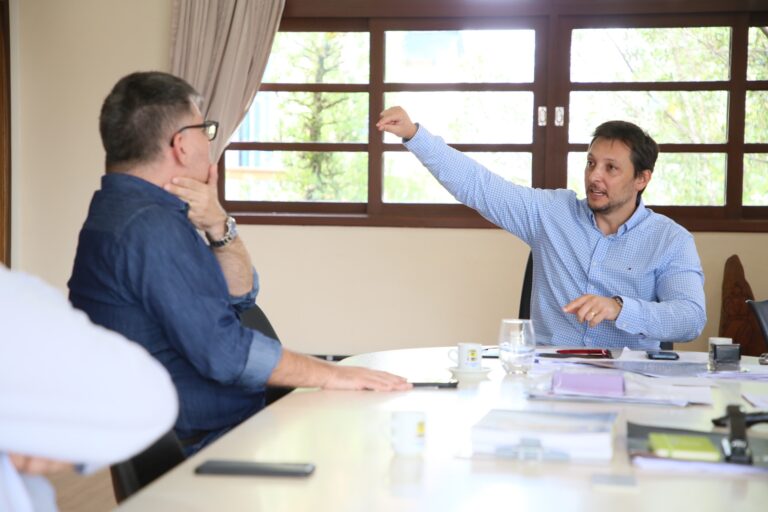 Prefeito Gilberto garante mais fiscalização em obras da Corsan