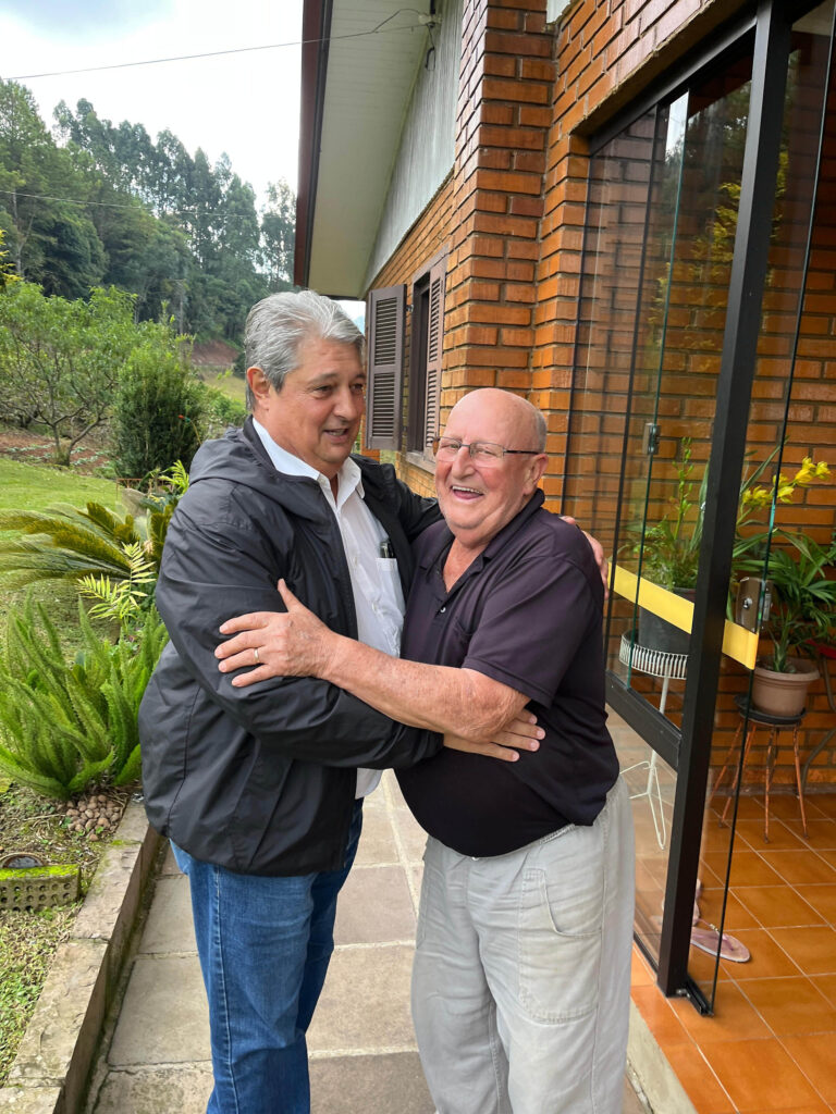 Comunidade da Linha Schneider comemora pavimentação asfáltica