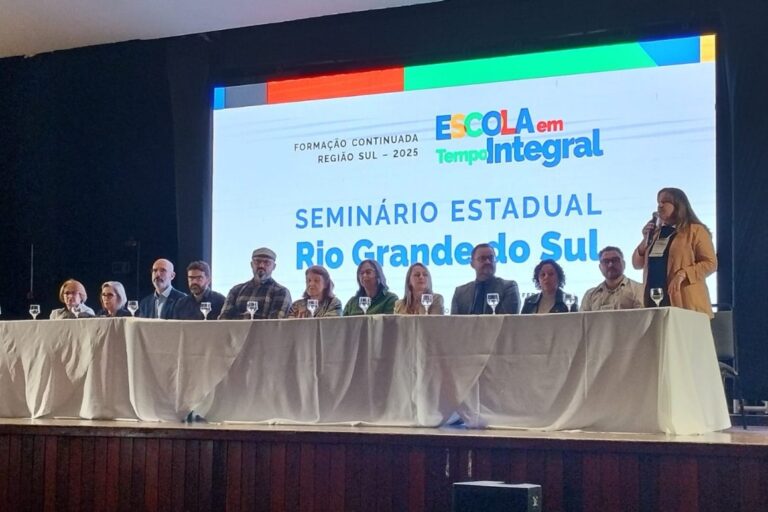 Secretaria da Educação participa de evento em Santa Maria