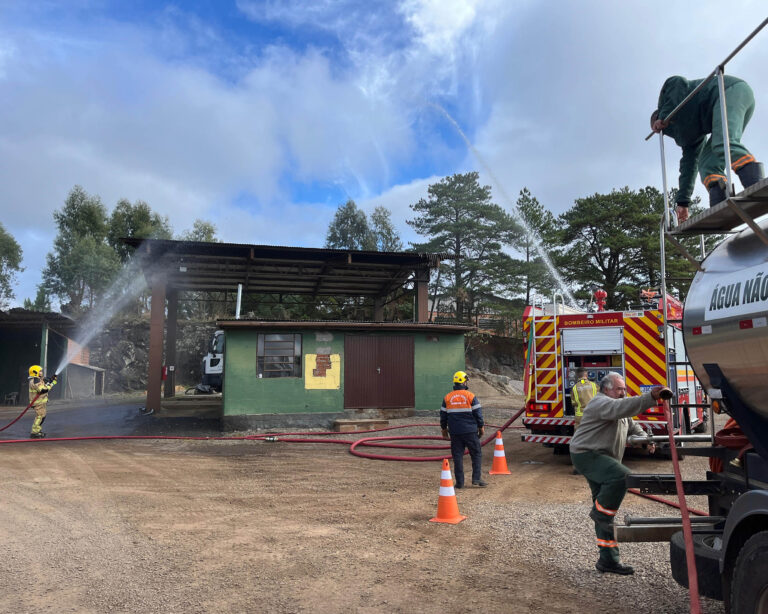 Prefeitura promove treinamento em parceria com o Corpo de Bombeiros