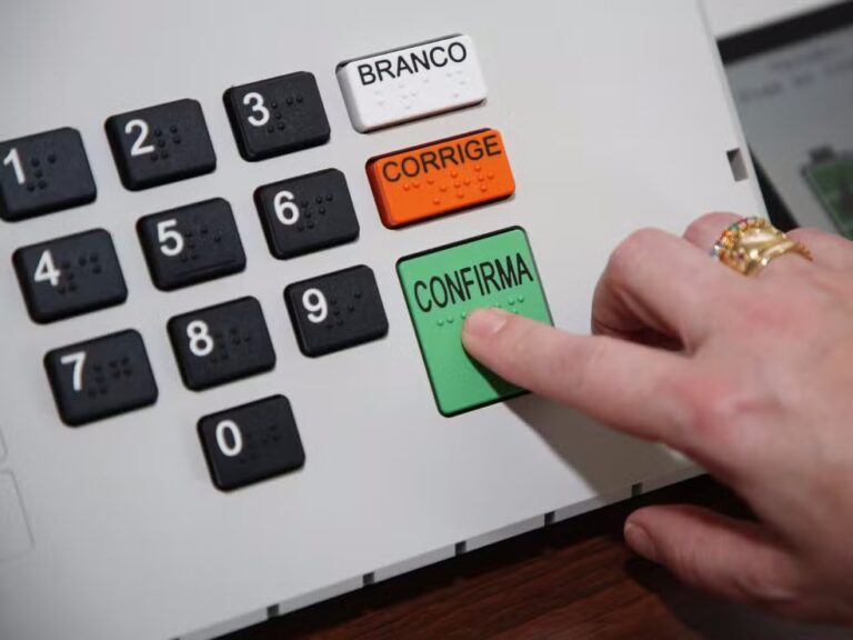 CCJ do Senado aprova fim da reeleição e mandato de 5 anos para presidente