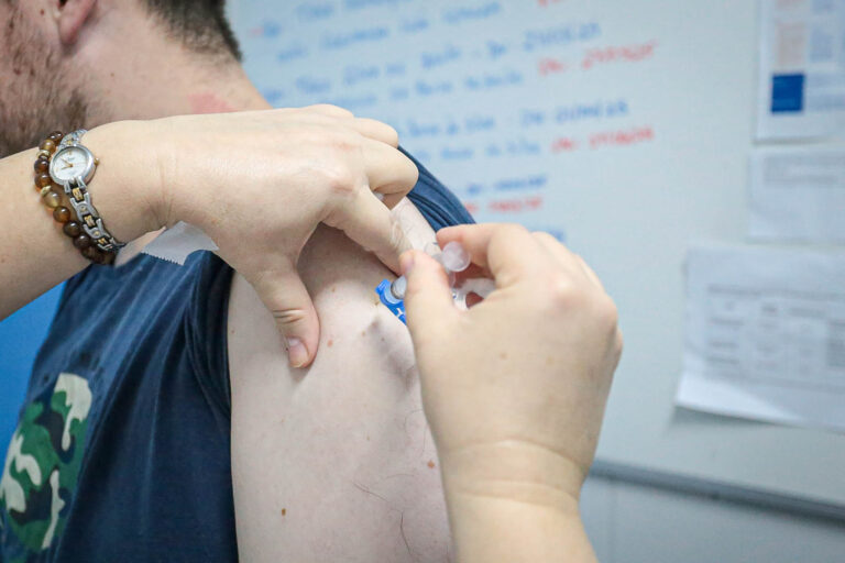 Canela retoma vacinação contra gripe só para grupos prioritários