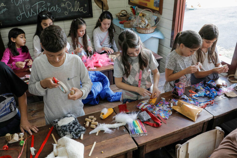 Escolinha Rural recebe alunos da rede pública na 34ª Festa da Colônia