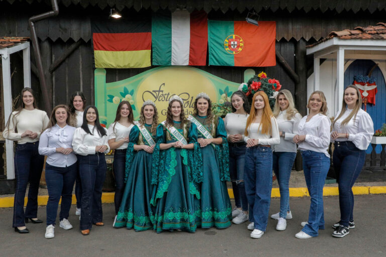 Dez candidatas disputam o título de Rainha da Festa da Colônia