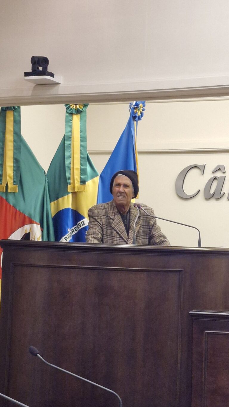 “Não somos bandidos”, exclama Adão Fernandes sobre proibição de idosos nos ônibus infantis