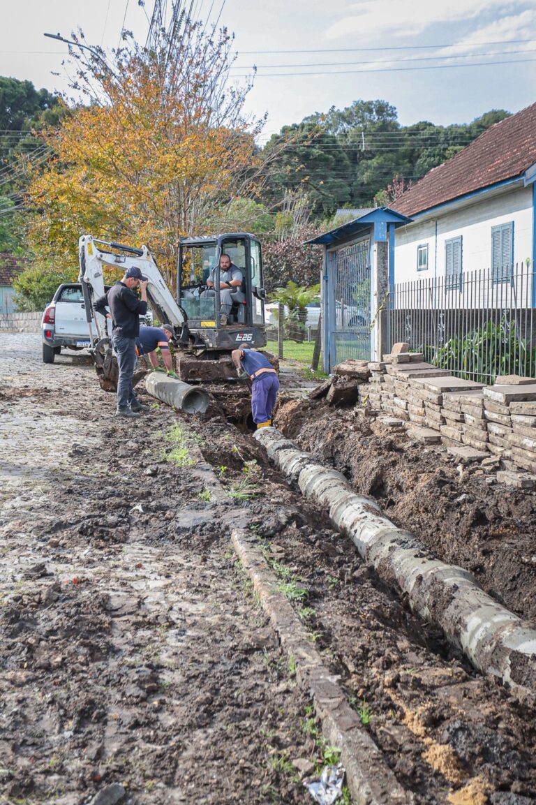 Canela inicia substituição de tubulações com apoio dos moradores
