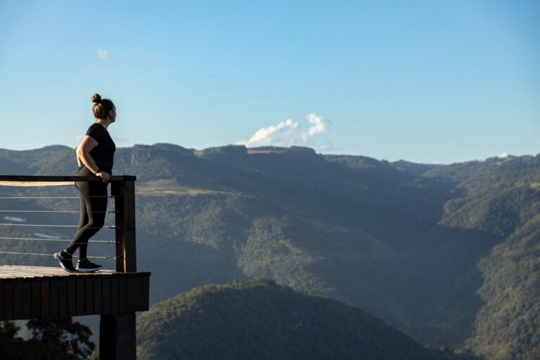 Guia de turismo como protetor ambiental: a importância do profissional no ecoturismo responsável