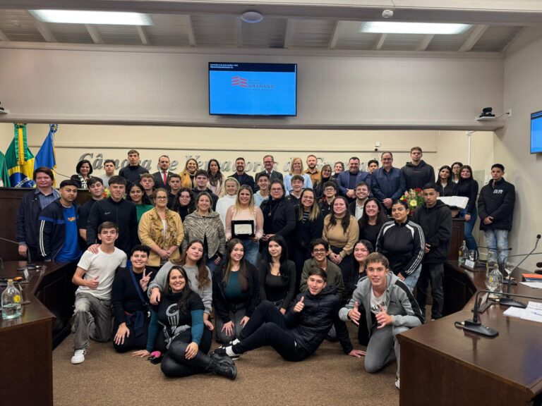 Colégio Santos Dumont recebe homenagem pelos seus 95 anos de história