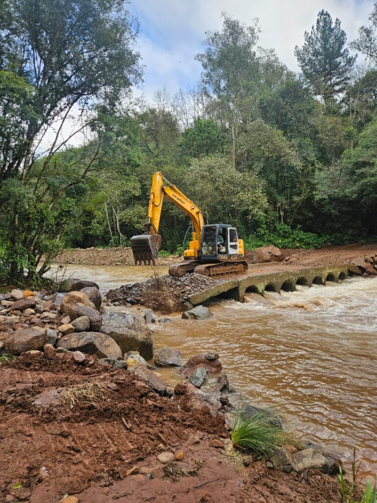 Gramado reforça recuperação de estradas rurais após chuvas